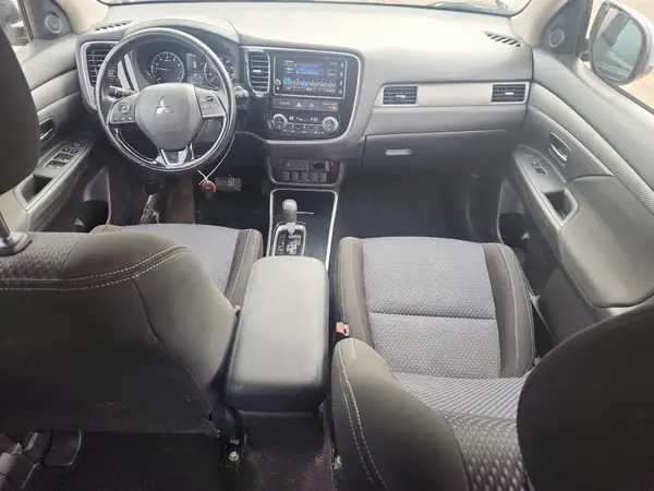 JA4AZ3A35HZ064735 2017 MITSUBISHI OUTLANDER - Image 8