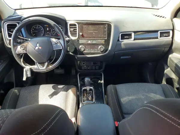 JA4AZ3A35HZ065447 2017 MITSUBISHI OUTLANDER - Image 8