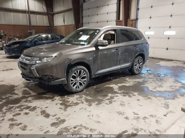 JA4AZ3A35HZ069126 2017 MITSUBISHI OUTLANDER - Image 2