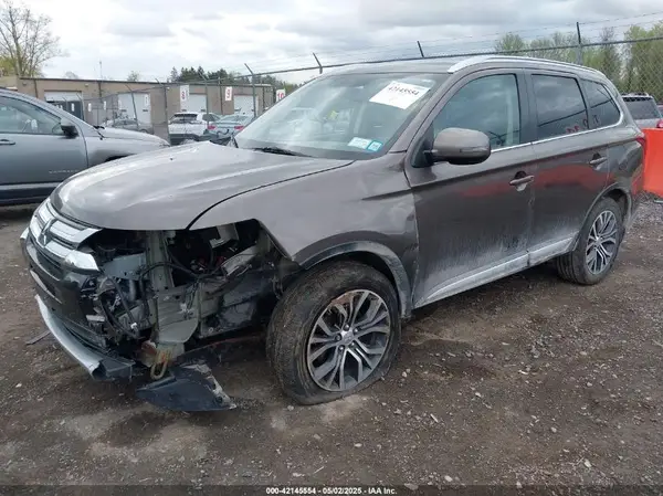 JA4AZ3A35HZ070275 2017 MITSUBISHI OUTLANDER - Image 2