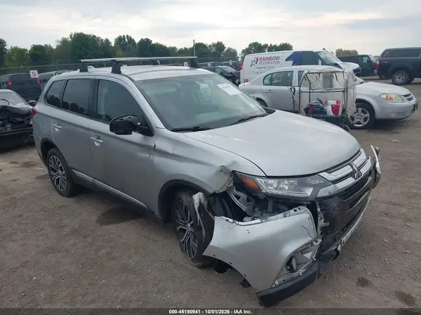 JA4AZ3A35JJ000506 2018 MITSUBISHI OUTLANDER - Image 1