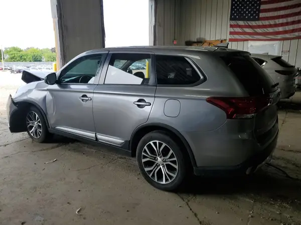 JA4AZ3A35JJ000764 2018 MITSUBISHI OUTLANDER - Image 2