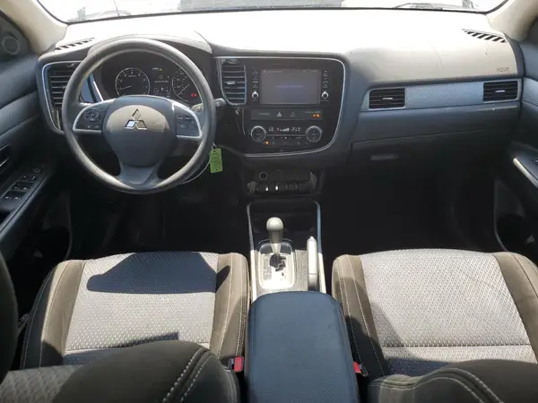 JA4AZ3A35JJ002871 2018 MITSUBISHI OUTLANDER - Image 8