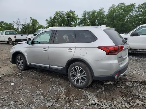 JA4AZ3A35JJ003423 2018 MITSUBISHI OUTLANDER - Image 2