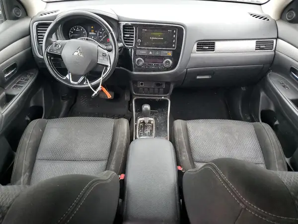 JA4AZ3A35JJ003423 2018 MITSUBISHI OUTLANDER - Image 8
