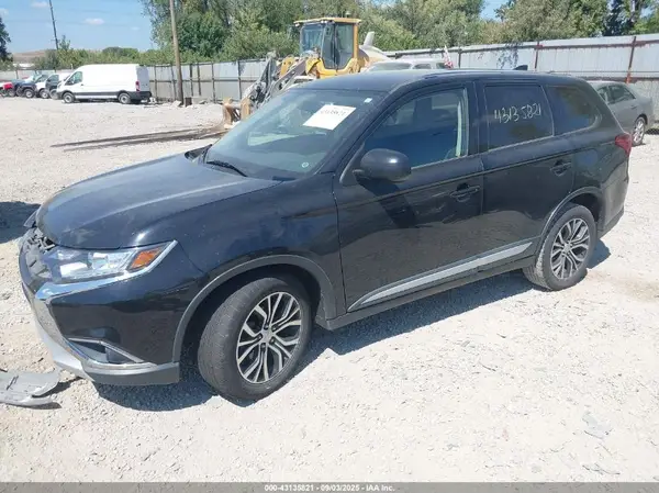 JA4AZ3A35JJ003566 2018 MITSUBISHI OUTLANDER - Image 2