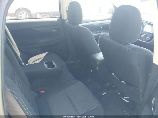 JA4AZ3A35JJ003566 2018 MITSUBISHI OUTLANDER - Image 8