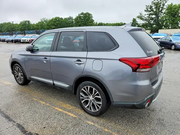 JA4AZ3A35JJ003616 2018 MITSUBISHI OUTLANDER - Image 2