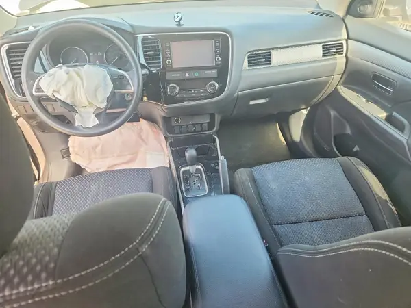 JA4AZ3A35JJ005253 2018 MITSUBISHI OUTLANDER - Image 8