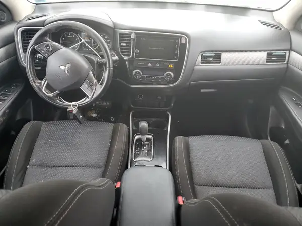 JA4AZ3A35JZ002659 2018 MITSUBISHI OUTLANDER - Image 8
