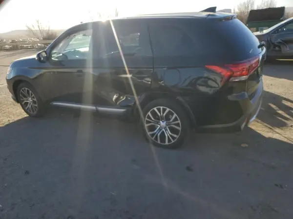 JA4AZ3A35JZ005111 2018 MITSUBISHI OUTLANDER - Image 2