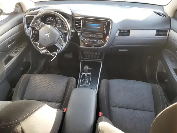 JA4AZ3A35JZ005111 2018 MITSUBISHI OUTLANDER - Image 8