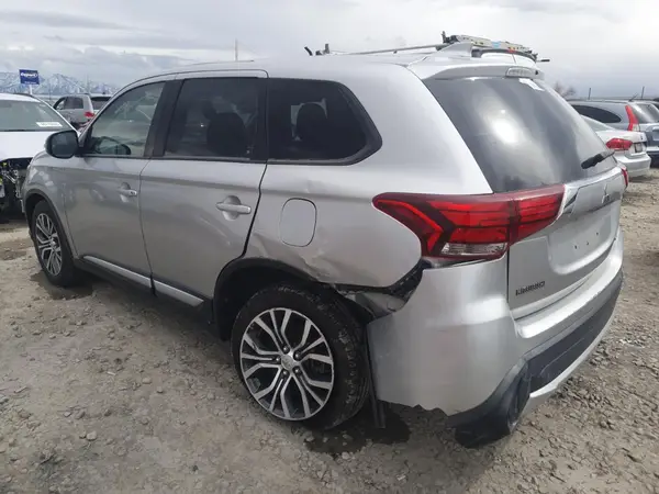 JA4AZ3A35JZ016772 2018 MITSUBISHI OUTLANDER - Image 2