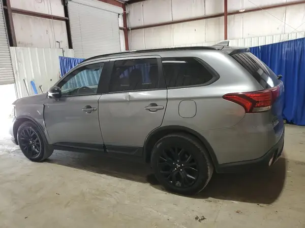 JA4AZ3A35JZ029960 2018 MITSUBISHI OUTLANDER - Image 2