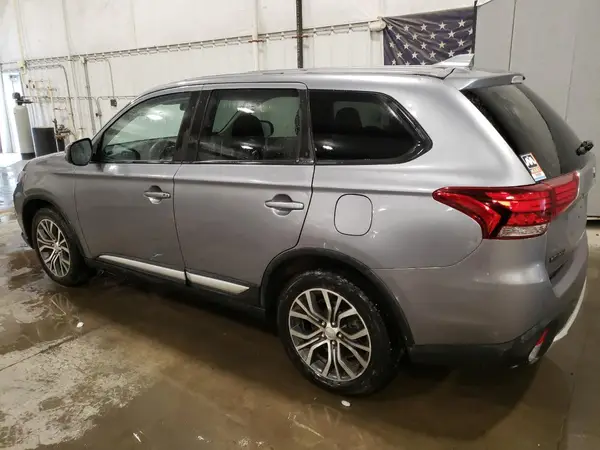 JA4AZ3A35JZ038822 2018 MITSUBISHI OUTLANDER - Image 2