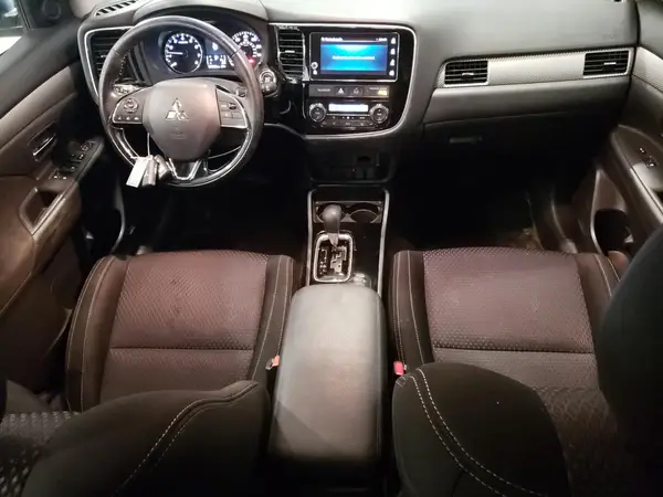 JA4AZ3A35JZ038822 2018 MITSUBISHI OUTLANDER - Image 8