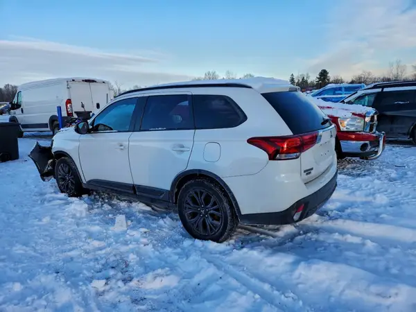 JA4AZ3A35JZ043969 2018 MITSUBISHI OUTLANDER - Image 2