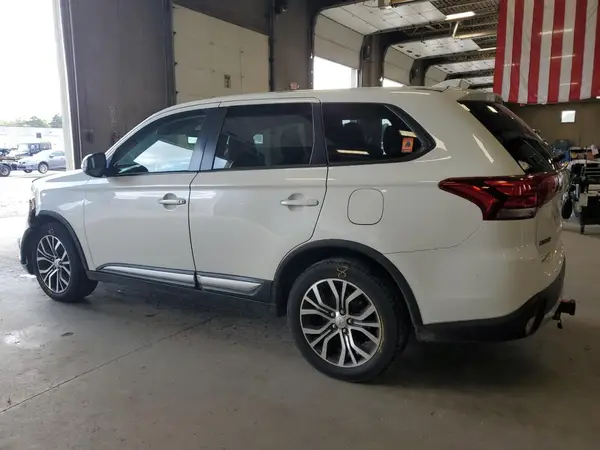 JA4AZ3A35JZ044698 2018 MITSUBISHI OUTLANDER - Image 2