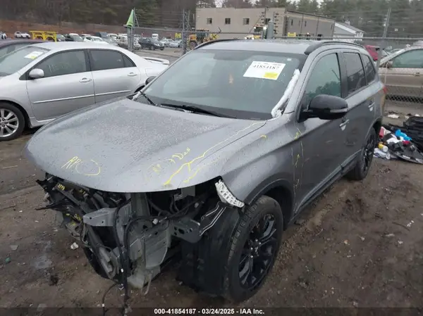 JA4AZ3A35JZ044801 2018 MITSUBISHI OUTLANDER - Image 2