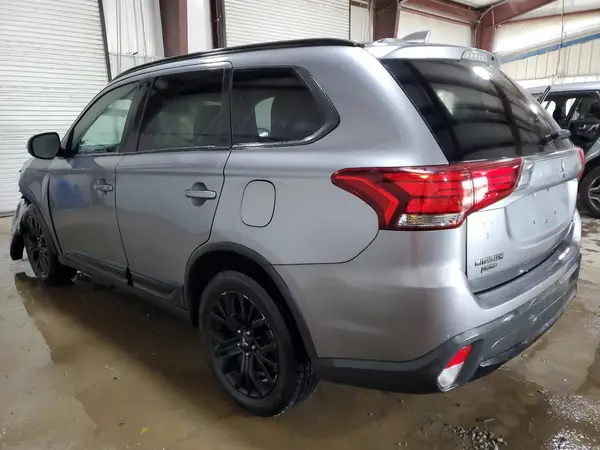JA4AZ3A35JZ045060 2018 MITSUBISHI OUTLANDER - Image 2