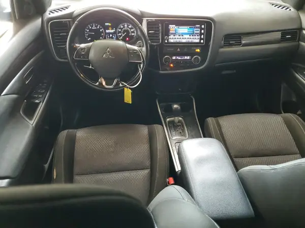 JA4AZ3A35JZ045060 2018 MITSUBISHI OUTLANDER - Image 8