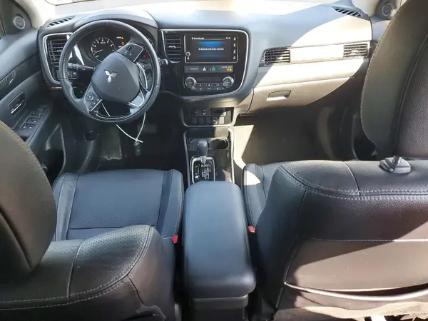 JA4AZ3A35JZ046130 2018 MITSUBISHI OUTLANDER - Image 8