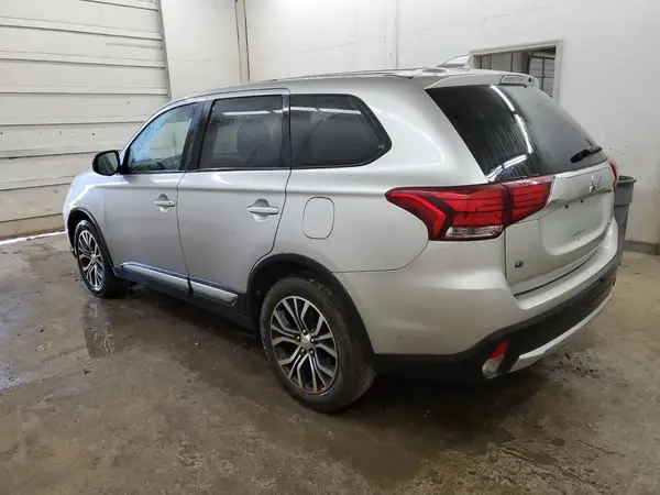 JA4AZ3A35JZ052607 2018 MITSUBISHI OUTLANDER - Image 2