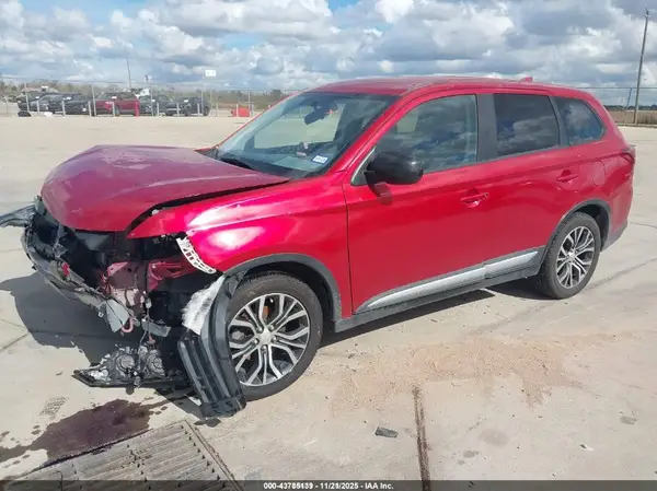 JA4AZ3A35JZ053823 2018 MITSUBISHI OUTLANDER - Image 2