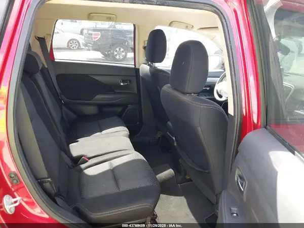 JA4AZ3A35JZ053823 2018 MITSUBISHI OUTLANDER - Image 8