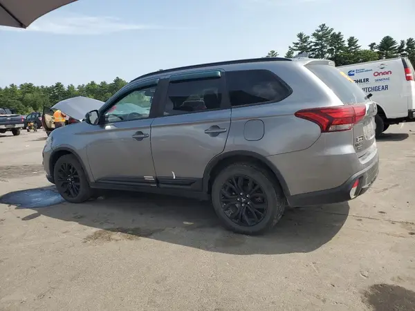JA4AZ3A35JZ053837 2018 MITSUBISHI OUTLANDER - Image 2