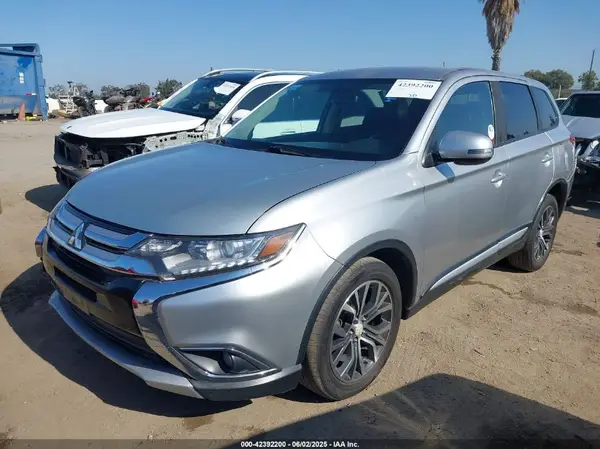JA4AZ3A35JZ055622 2018 MITSUBISHI OUTLANDER - Image 2