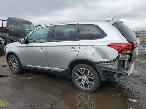 JA4AZ3A35JZ056155 2018 MITSUBISHI OUTLANDER - Image 2