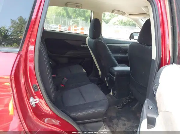 JA4AZ3A35JZ056835 2018 MITSUBISHI OUTLANDER - Image 8