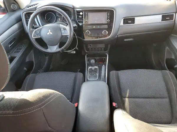 JA4AZ3A35JZ056916 2018 MITSUBISHI OUTLANDER - Image 8