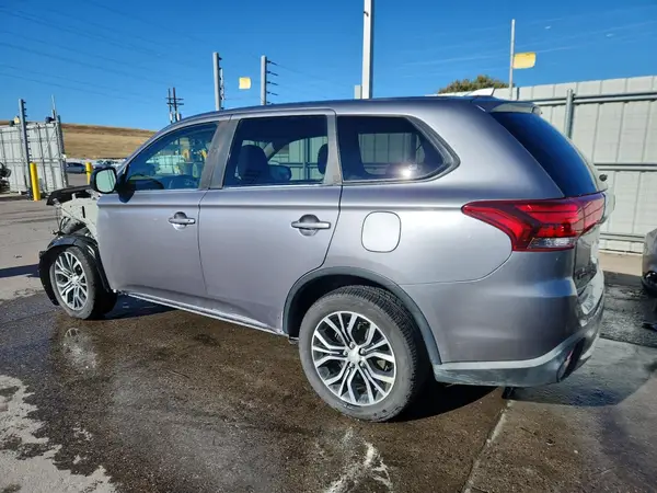 JA4AZ3A35JZ058374 2018 MITSUBISHI OUTLANDER - Image 2