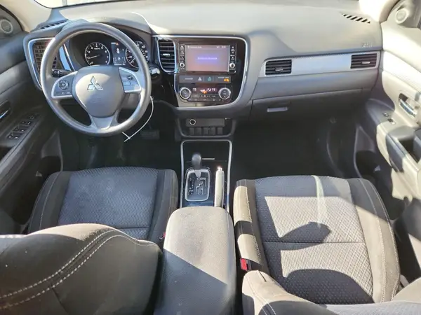 JA4AZ3A35JZ058374 2018 MITSUBISHI OUTLANDER - Image 8