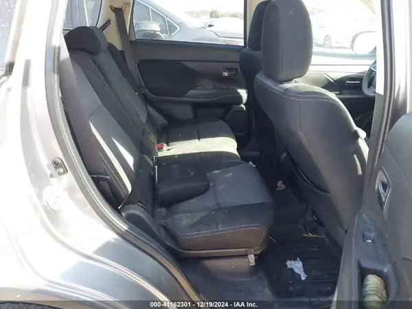 JA4AZ3A35JZ059525 2018 MITSUBISHI OUTLANDER - Image 8