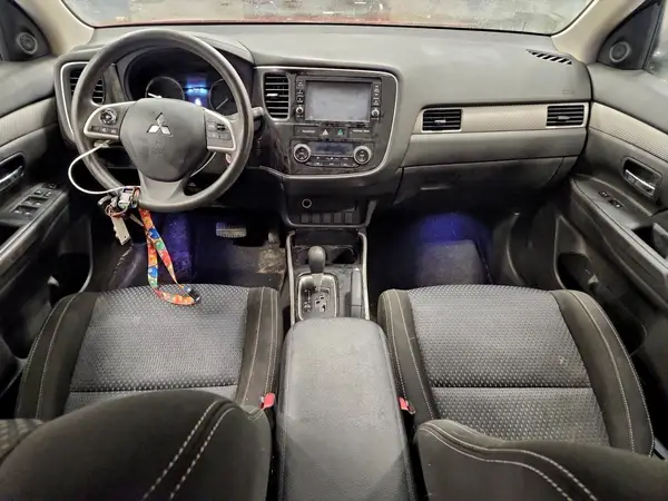 JA4AZ3A35JZ061646 2018 MITSUBISHI OUTLANDER - Image 8