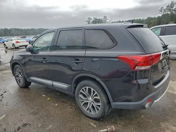 JA4AZ3A35JZ061730 2018 MITSUBISHI OUTLANDER - Image 2