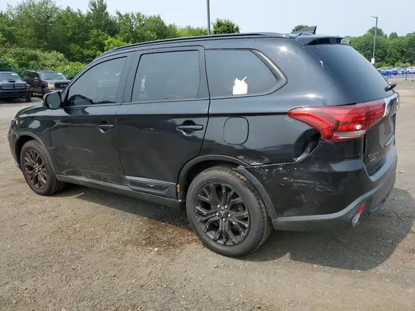 JA4AZ3A35JZ062814 2018 MITSUBISHI OUTLANDER - Image 2