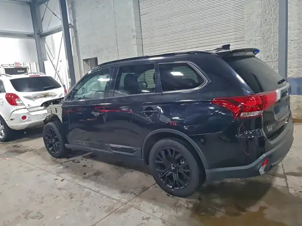 JA4AZ3A35JZ064126 2018 MITSUBISHI OUTLANDER - Image 2