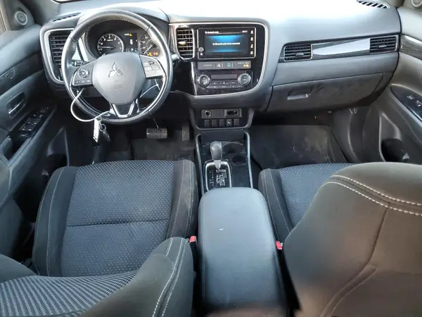 JA4AZ3A35JZ064661 2018 MITSUBISHI OUTLANDER - Image 8