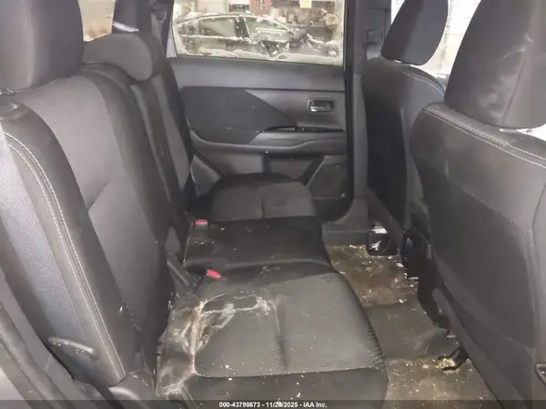 JA4AZ3A35JZ067866 2018 MITSUBISHI OUTLANDER - Image 8