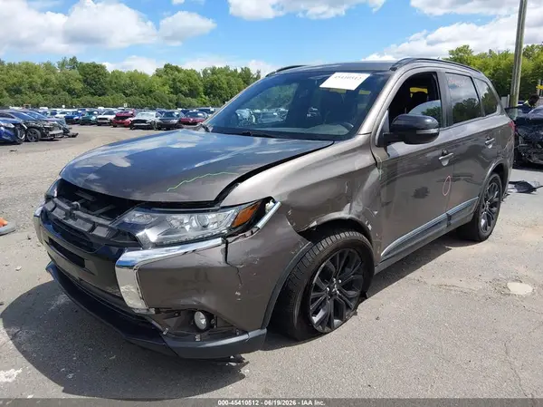 JA4AZ3A35JZ068984 2018 MITSUBISHI OUTLANDER - Image 2