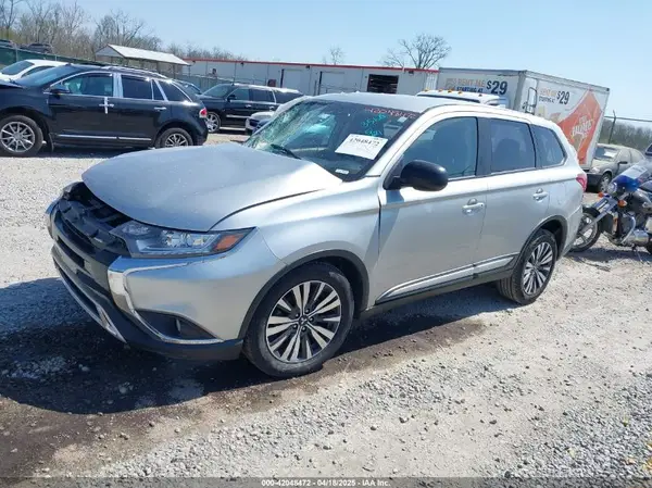 JA4AZ3A35KZ003568 2019 MITSUBISHI OUTLANDER - Image 2