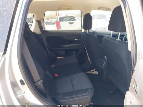 JA4AZ3A35KZ003568 2019 MITSUBISHI OUTLANDER - Image 8