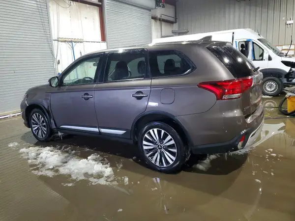JA4AZ3A35KZ005319 2019 MITSUBISHI OUTLANDER - Image 2
