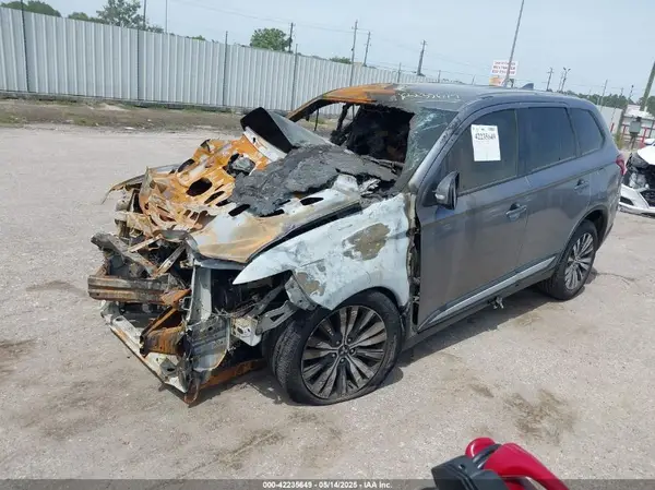 JA4AZ3A35KZ009709 2019 MITSUBISHI OUTLANDER - Image 2