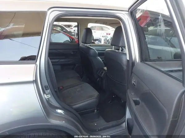 JA4AZ3A35KZ026378 2019 MITSUBISHI OUTLANDER - Image 8