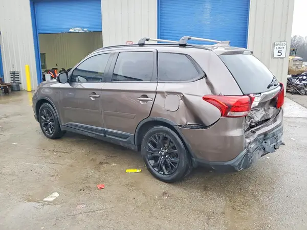JA4AZ3A35KZ031144 2019 MITSUBISHI OUTLANDER - Image 2